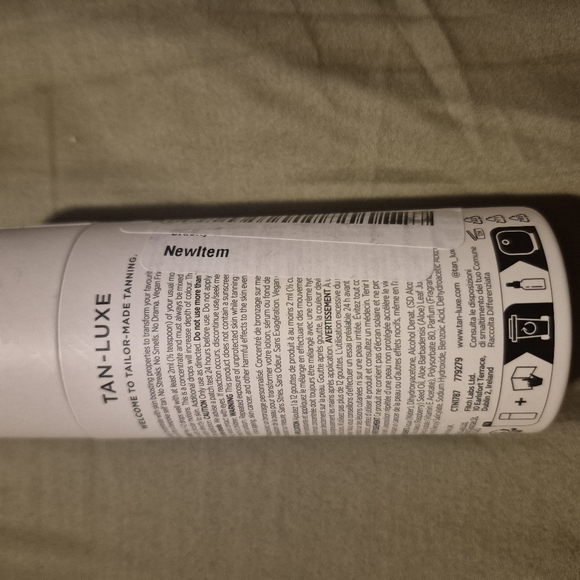 NIB Tan-Luxe's The Face 30ml light/medium illuminating self tan drops - Picture 11 of 16